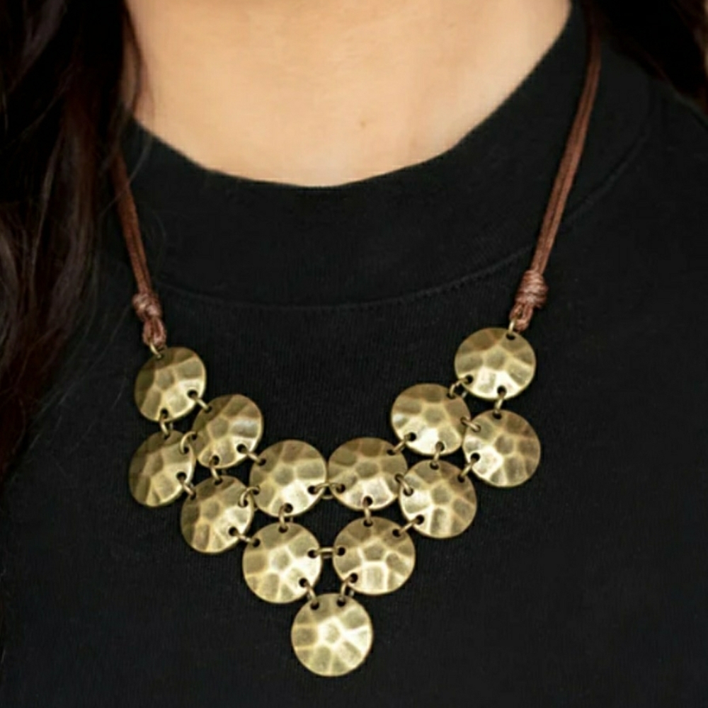 💢5/$10💢Gold Disc Necklace And Earrings